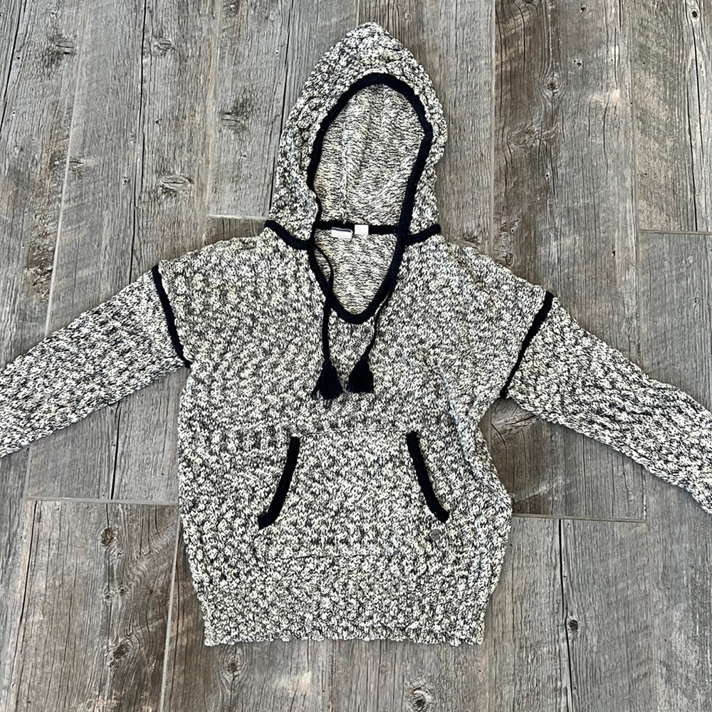gray roxy sweater size medium